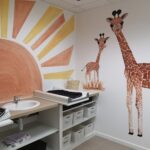 vue d'ensemble de la salle  à langer aux girafes